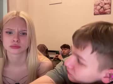 couple Enjoy XXX Cam Girls with walterback