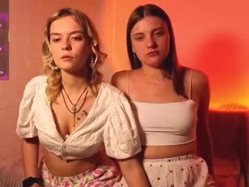couple Enjoy XXX Cam Girls with lookygood