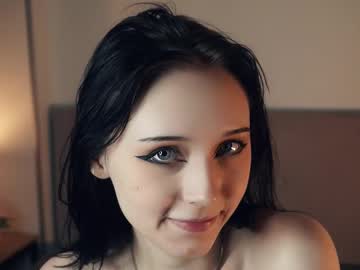 girl Enjoy XXX Cam Girls with lynnabelow