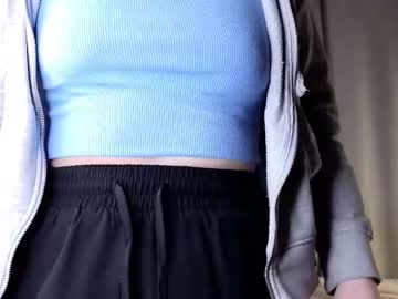 girl Enjoy XXX Cam Girls with on_the_soft_pillow