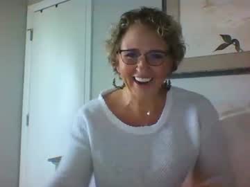 girl Enjoy XXX Cam Girls with momnxtdoor