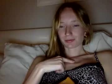 girl Enjoy XXX Cam Girls with littlee_redd