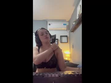 girl Enjoy XXX Cam Girls with eemilyyyy19